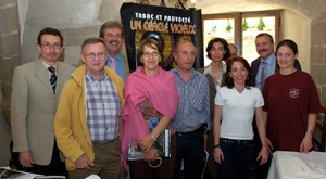 Monsieur Pierre-Fran�ois Unger, conseiller d'Etat, en charge du D�partement de l'action sociale et de la sant�, entour� (de droite � gauche) de Madame Esther Gosteli, directrice suppl�ante de l'Arm�e du Salut, du Dr. Jean-Charles Rielle, m�decin responsable du CIPRET-Gen�ve, de Madame Sabrina Cavallero, infirmi�re coordinatrice, D�partement de m�decine communautaire, de Monsieur Christian Coulet, vice-pr�sident de Gen�ve-Natation, du Dr Nadia Bessire, m�decin d'entreprise des HUG, de Monsieur No�l Constant, Jardin de Montbrillant, du Dr Vera Luiza da Costa e Silva, director, Tobacco Free Initiative, OMS, de Monsieur Georges Chevieux, Communaut� d'Emma�s, et de Monsieur Jean-Luc Forni, vice-pr�sident de l'Association pour la pr�vention du tabagisme (APRET). Photo M. Faustino